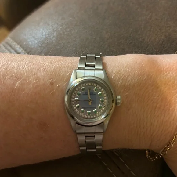 Authentic and genuine ROLEX with all genuine EMERALDS and DIAMONDS surrounding. - Picture 8 of 8